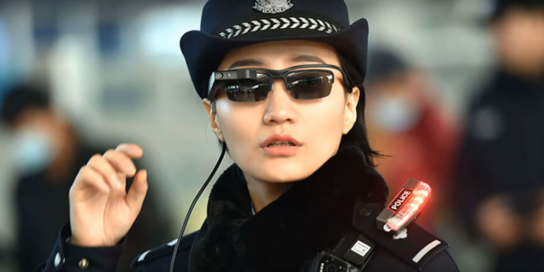 Polícia chinesa criam óculos que identificam suspeitos em tempo real