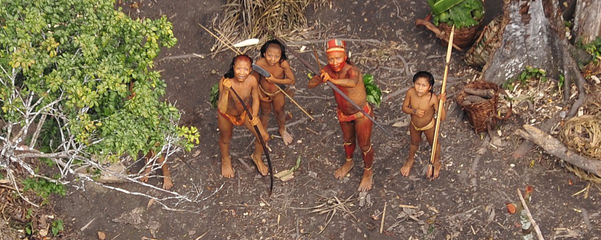 Índios isolados na Amazônia são filmados por drones
