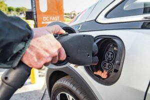 A Europa já tem 1 milhão de carros elétricos, e o Brasil?