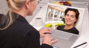 Na crise Apps de paquera viram alternativa na busca por emprego