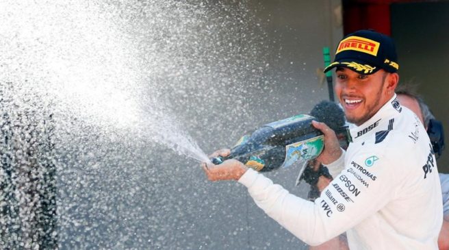 A Vida Luxuosa Do Piloto De Fórmula 1 Lewis Hamilton