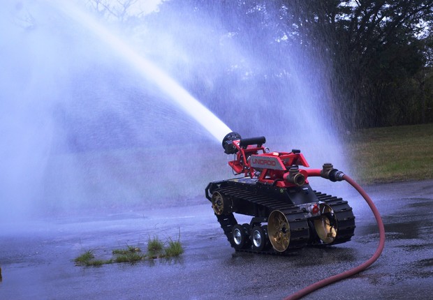 Novo robô ajuda a evitar fatalidades em combate a incêndios