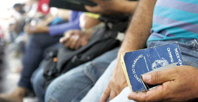 Crise, país perdeu 70,8 mil empresas em 2016 e dispensou de 1,6 milhão