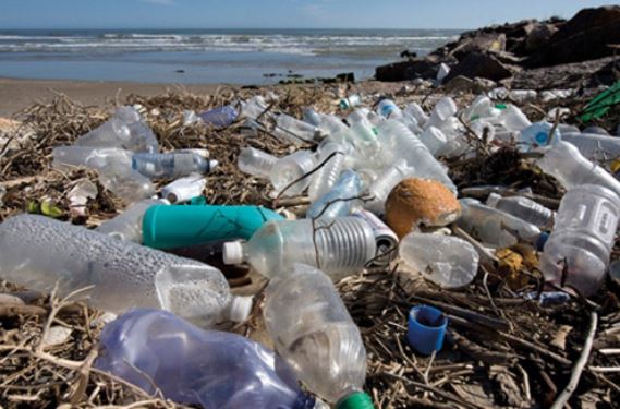 Conheça as empresas que mais produzem lixo plástico no mundo