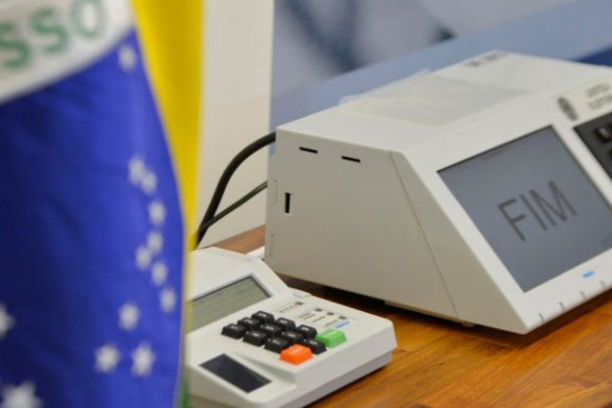 PT pede para TSE remover post e multar Eduardo Bolsonaro