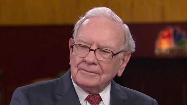 Como Warren Buffett consegue ganhar tanto dinheiro