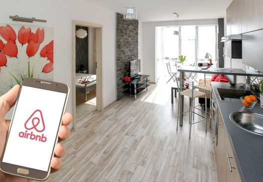 O Airbnb vai comprar de vez a briga com Decolar, Booking e afins?