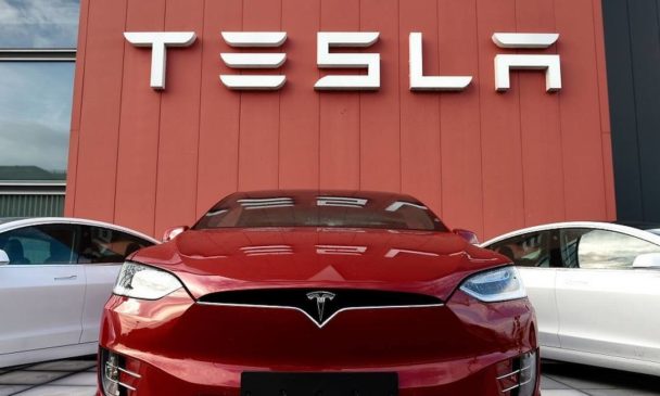 Tesla mostra que é capaz de dar lucro e produzir carros em larga escala
